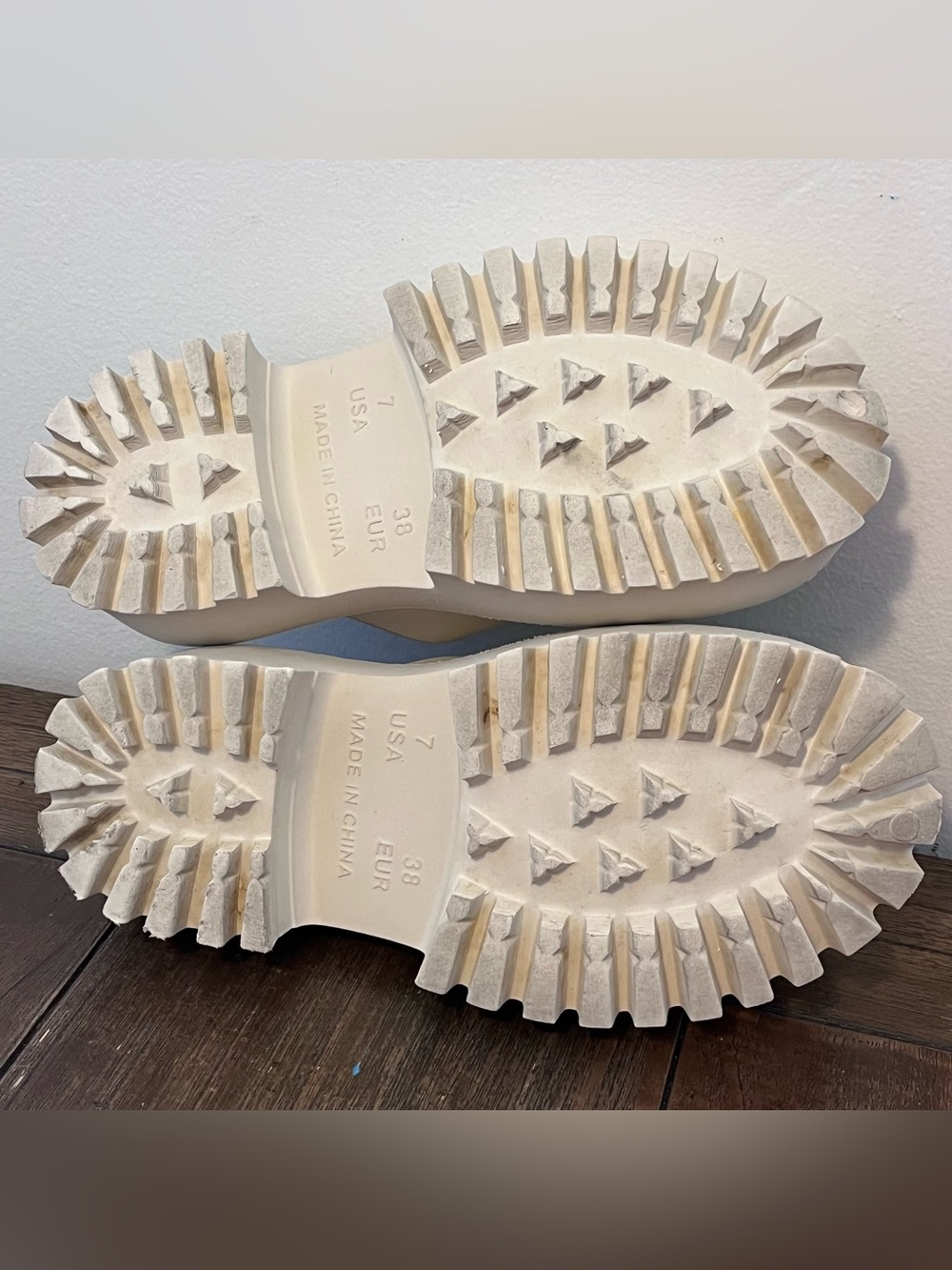 Jeffrey Campbell White Clogge Mule Lug Sole Womens 7 - Picture 9 of 9
